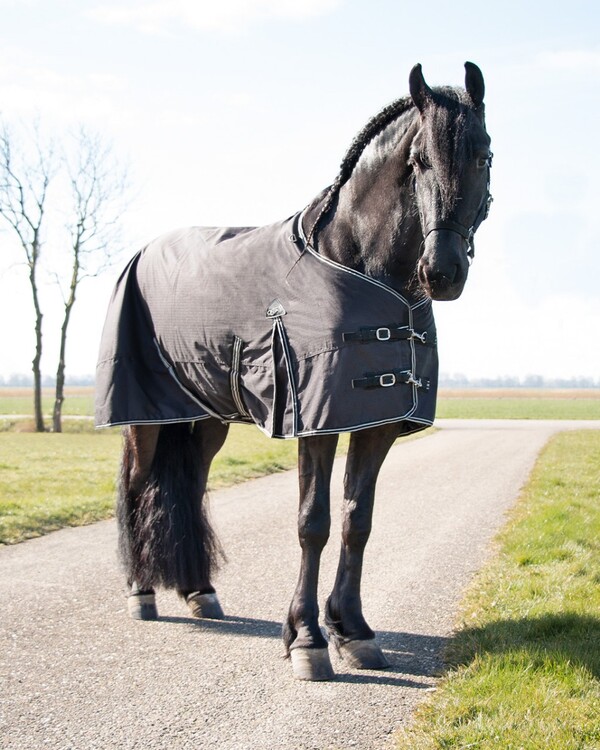QHP Outdoordeken Turnout Big neck 150gr